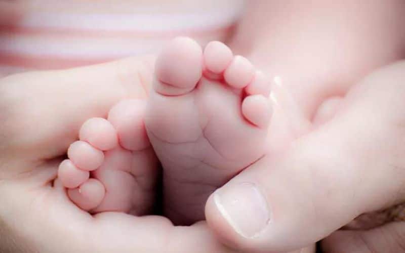 an image of a baby tiny feet