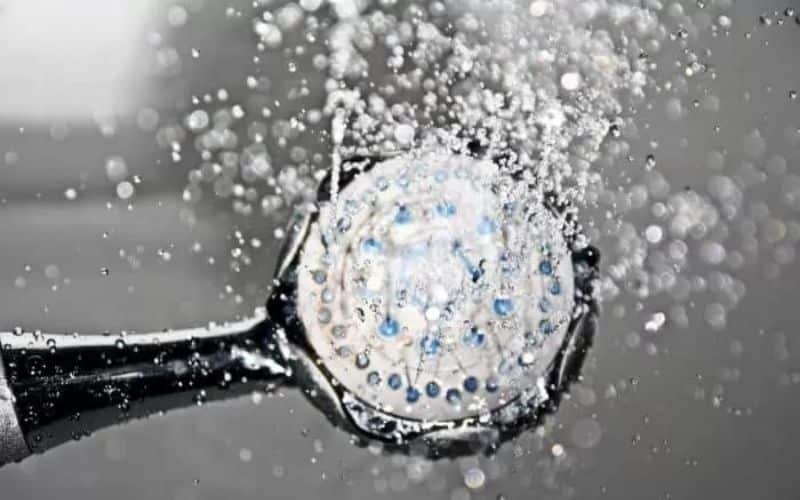 a working shower head cleaning