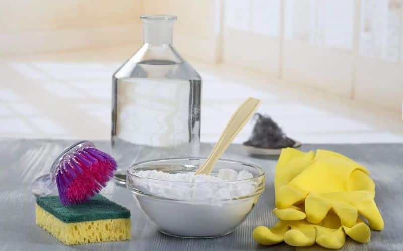 Cleaning Tools with Baking Soda