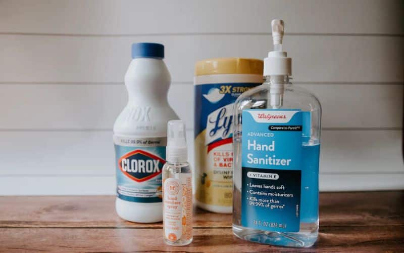 cleaning supplies to wipe down surfaces when moving out